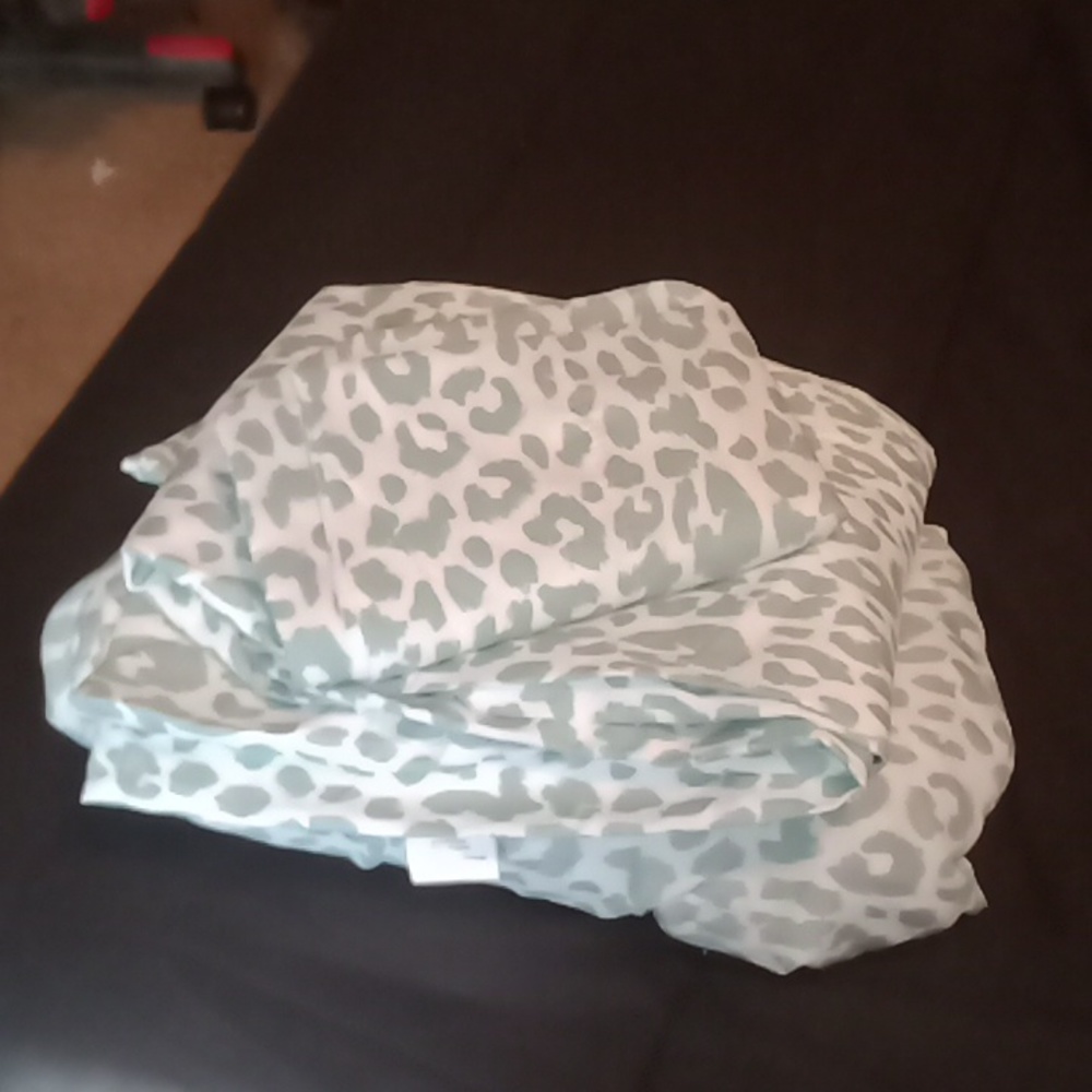 Twin sheet set